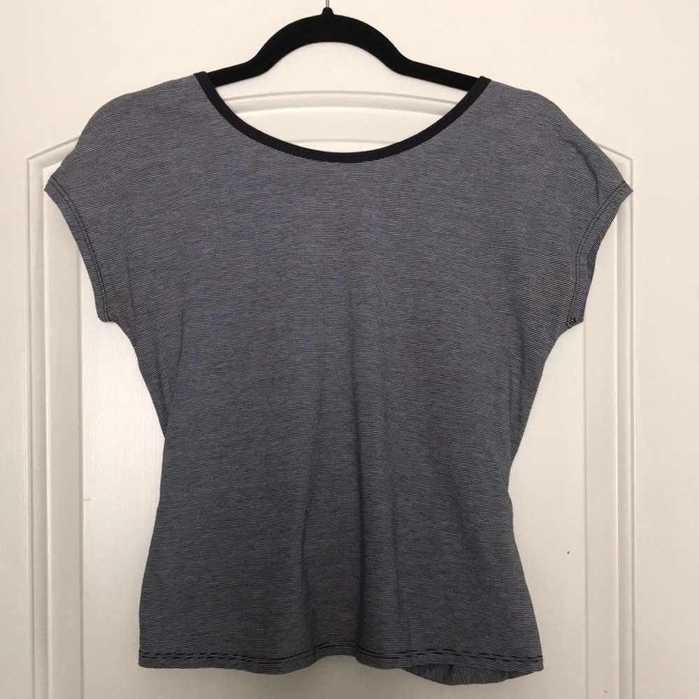 Beautiful lulu lemon 🍋 shirt